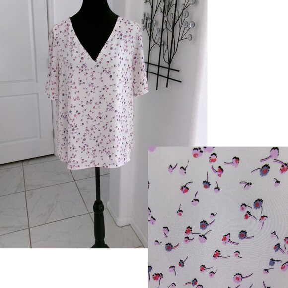 New EXPRESS Tiny Floral Print Short Sleeve V-Neck Flowy Blouse L Cream Purple - Picture 1 of 8